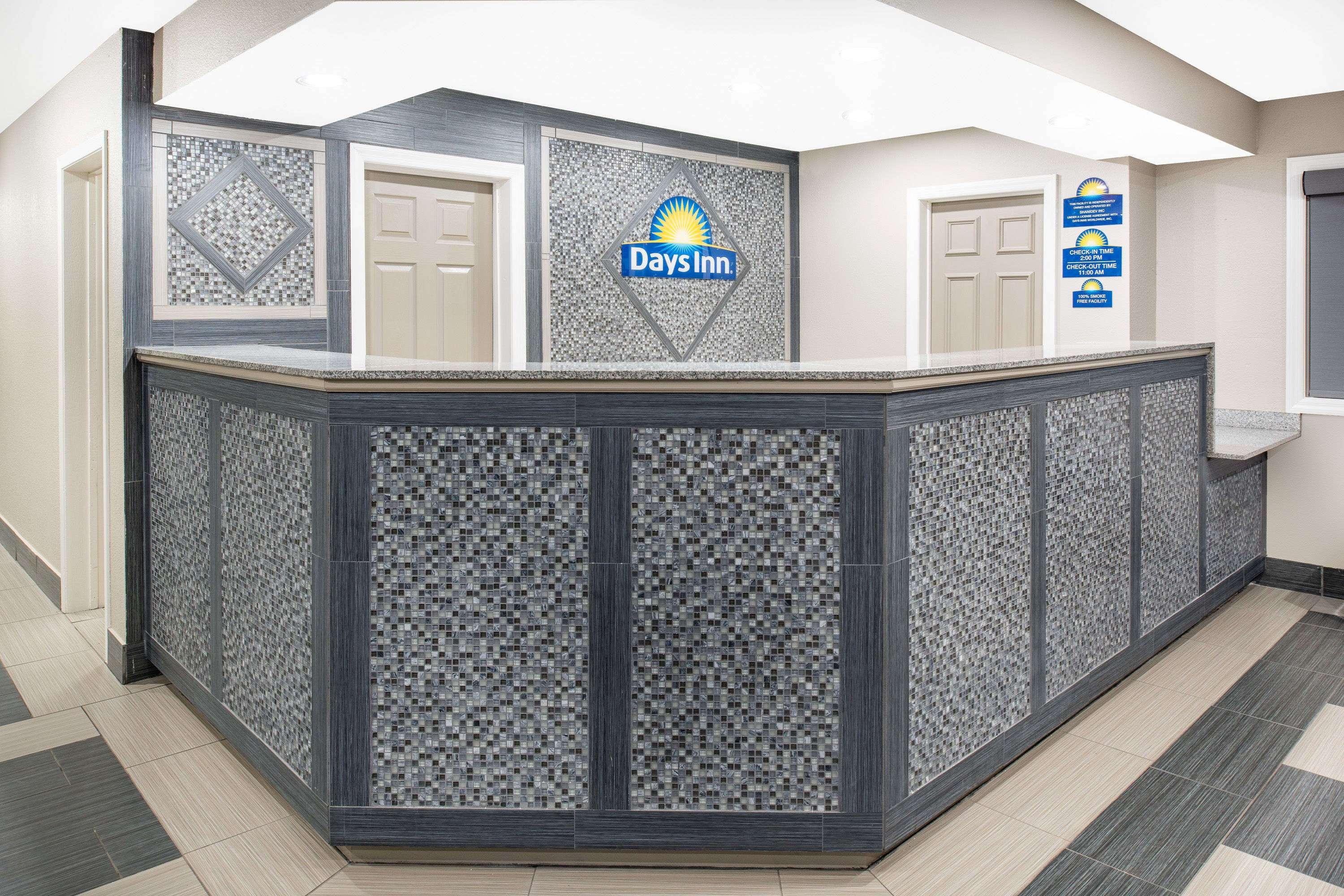Days Inn By Wyndham Carthage Exterior photo